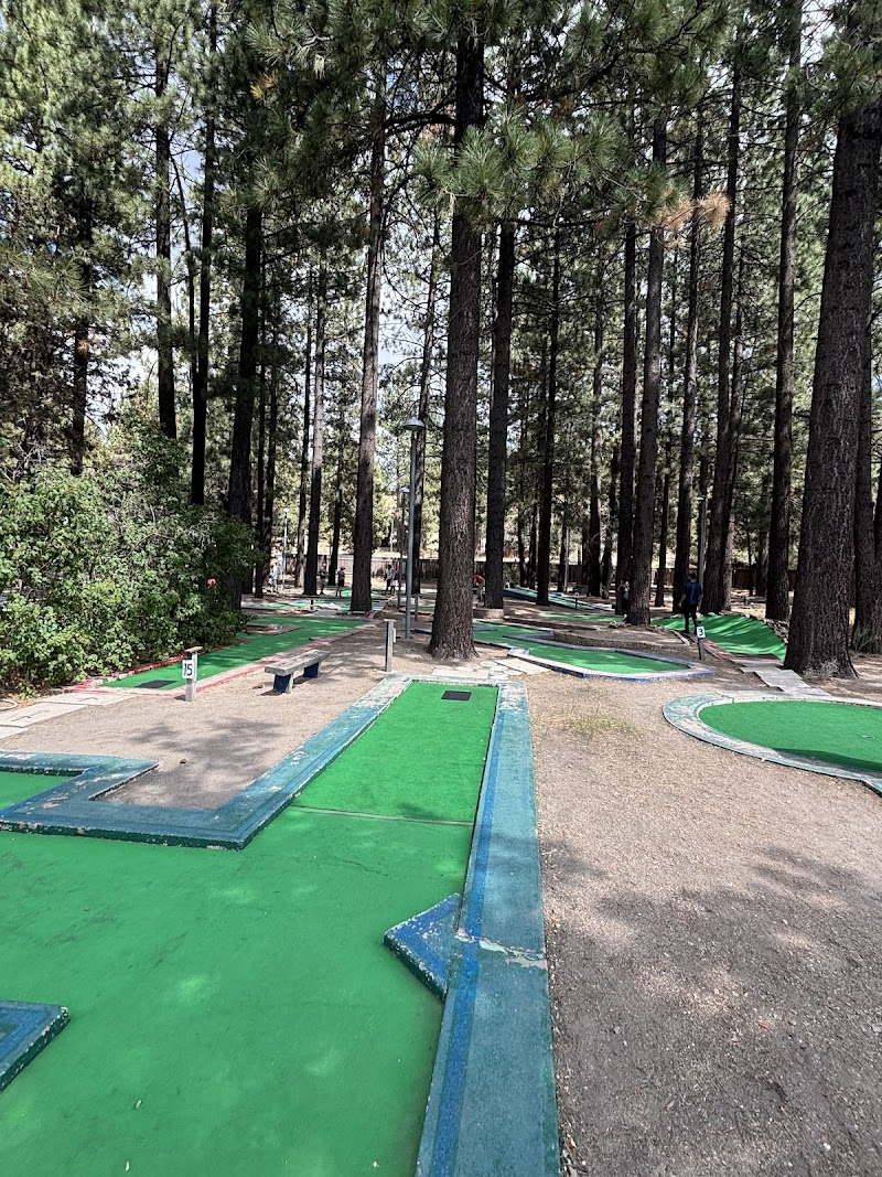 Hot Shot Miniature Golf