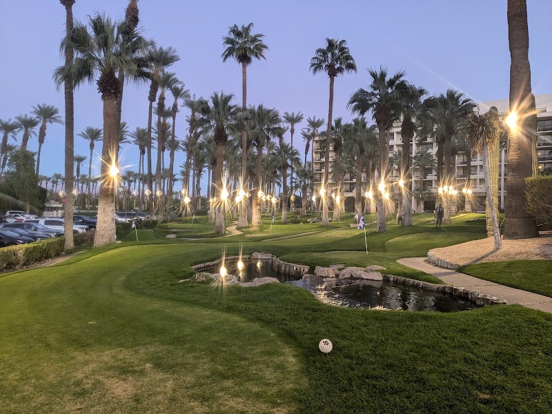 MINIATURE PUTTING COURSE