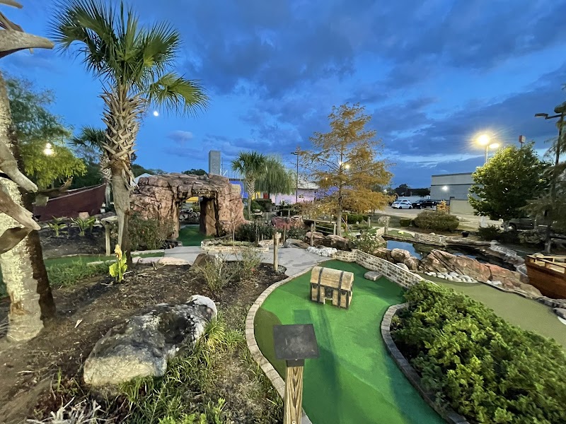Mac n Bones Golf & Grill