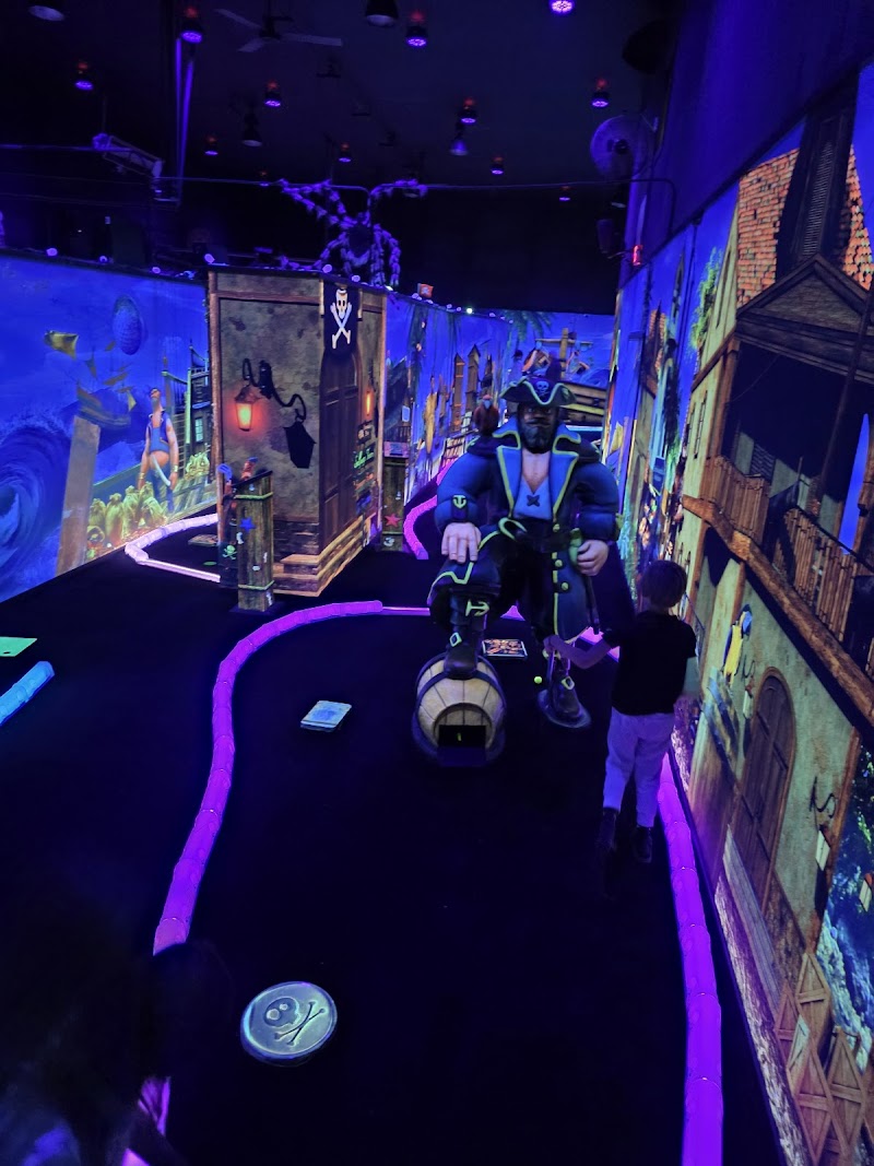 Shipwreck Neon Mini Golf