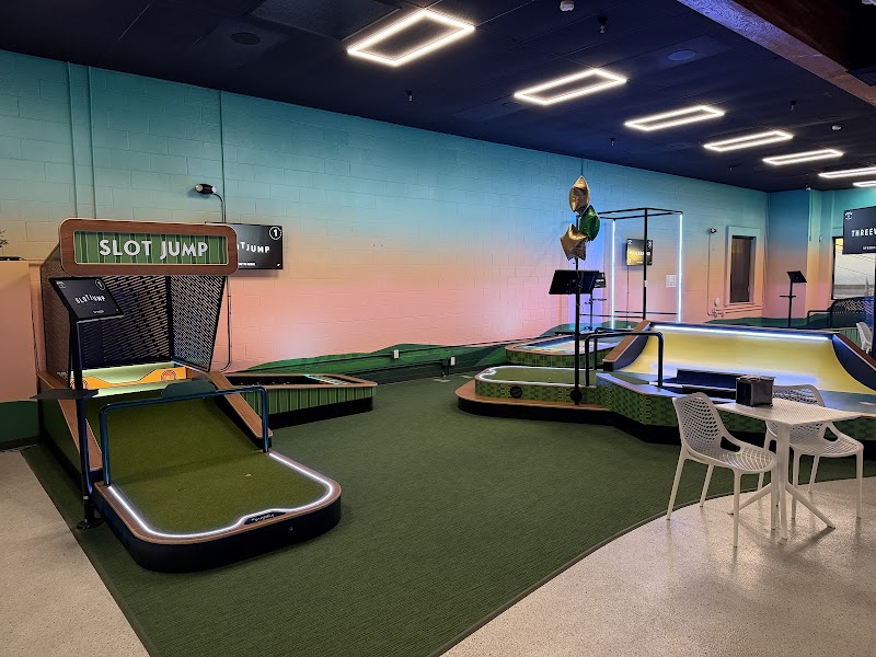 Rounds Putt Lounge